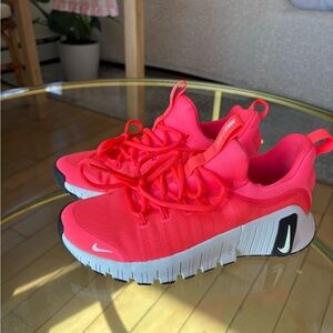 Nike Metcon Neon Pink Low-Top Sneakers